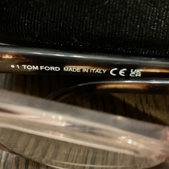 Tom Ford Blush Eyewear with Case - Picture 3 of 9